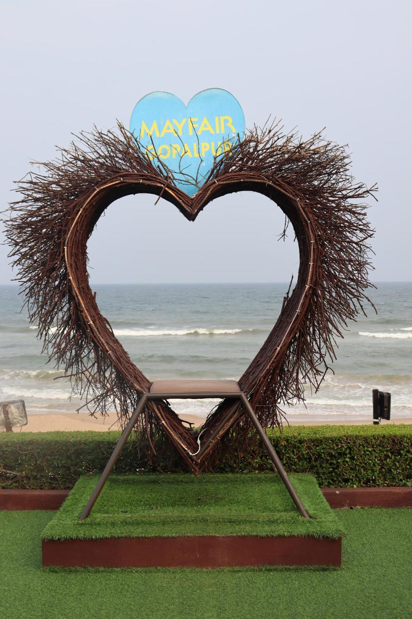 Mayfair Palm Beach Resort Gopālpur Exteriör bild